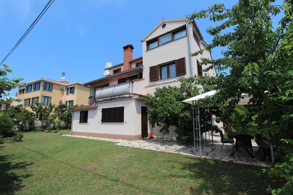 Lara Apartman