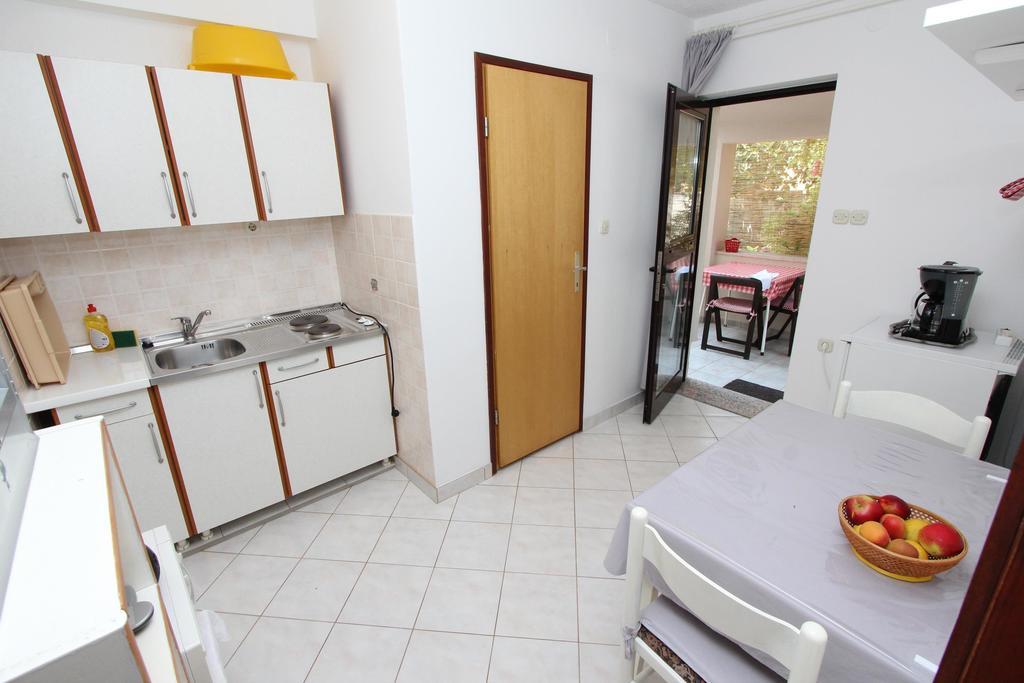 Apartman Lara *