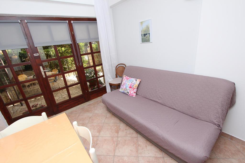 Lara Apartman