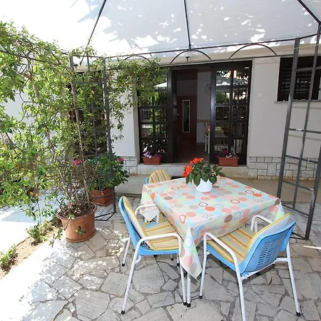Apartments Lara Rovinj Exterior photo